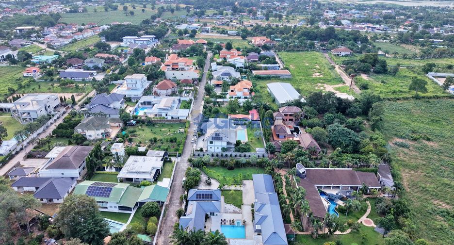 Haus zum Kauf mit 8 Zimmer in Bang Lamung, Chonburi