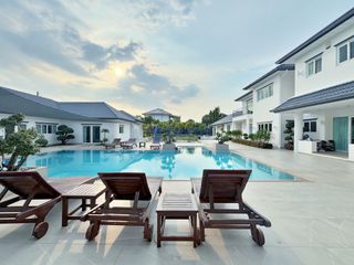 Haus zum Kauf mit 8 Zimmer in Bang Lamung, Chonburi