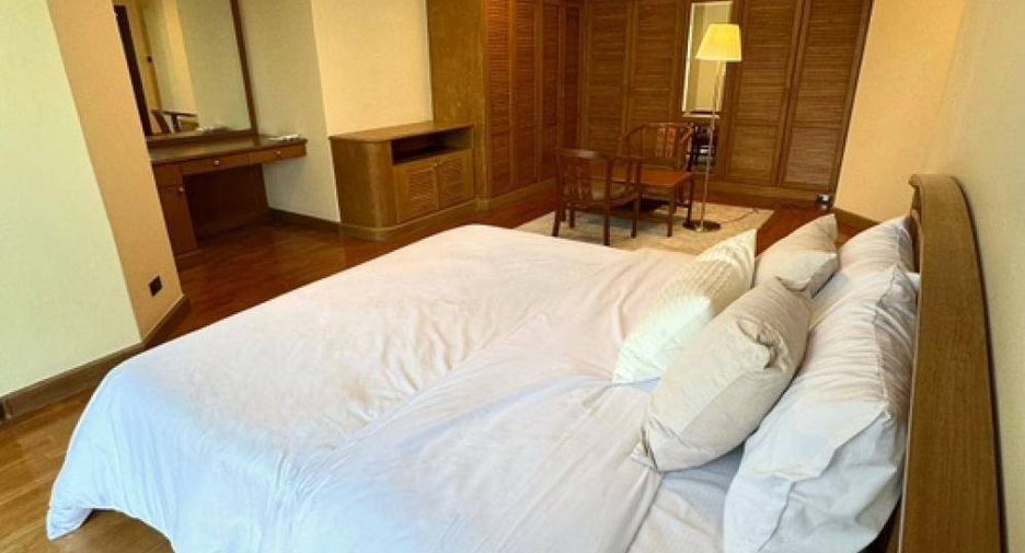 For rent 3 bedrooms condo in Watthana, Bangkok