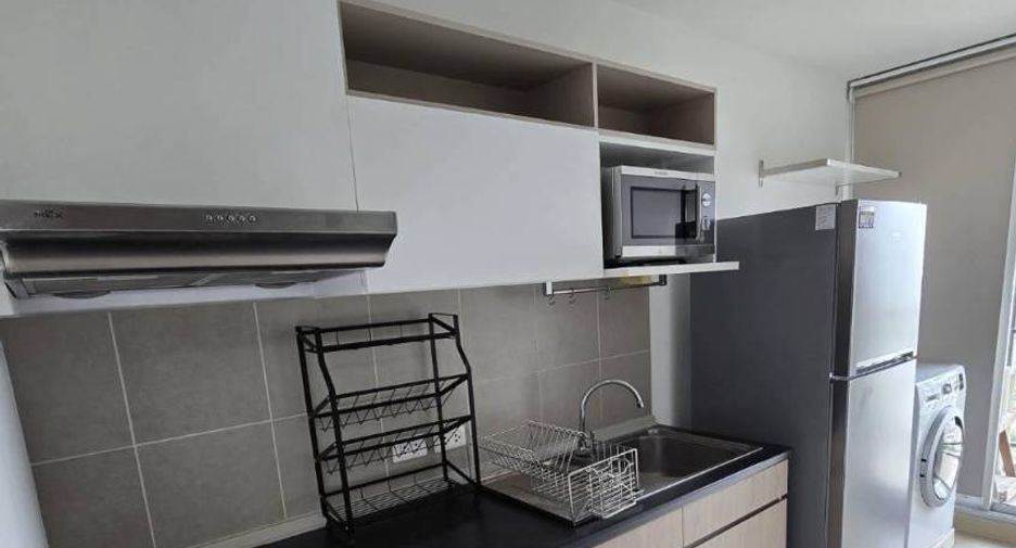For rent 2 bedrooms condo in Huai Khwang, Bangkok
