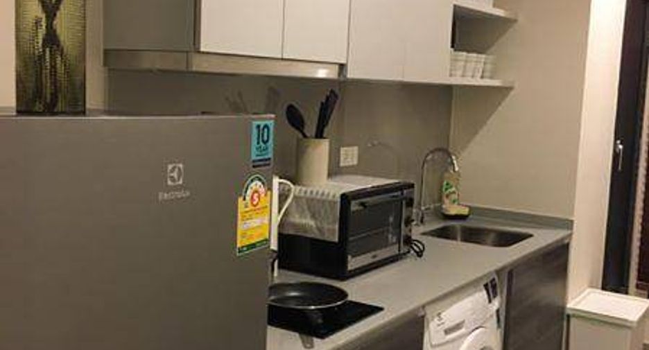 Condo en alquiler de 2 habitaciones en Huai Khwang, Bangkok