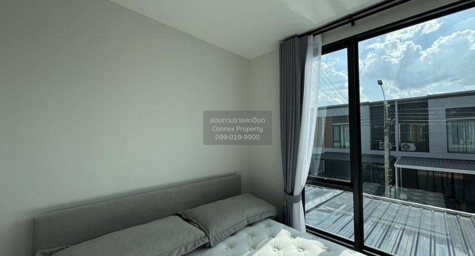 For rent 3 bedrooms townhouse in Bang Phli, Samut Prakan