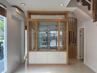 For rent 3 bedrooms townhouse in Wang Thonglang, Bangkok