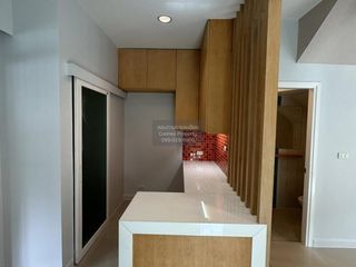 For rent 3 bedrooms townhouse in Wang Thonglang, Bangkok