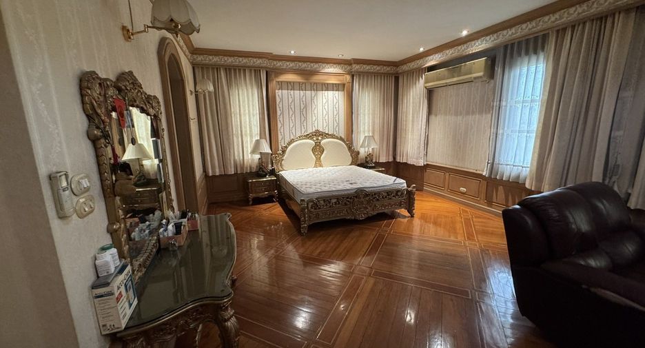 Haus zum Kauf mit 5 Zimmer in Bang Khae, Bangkok