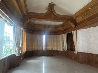 Haus zum Kauf mit 5 Zimmer in Bang Khae, Bangkok