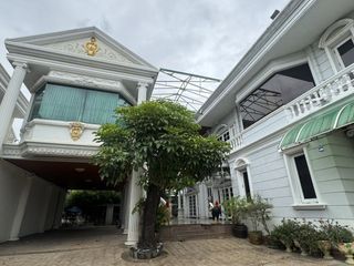 Haus zum Kauf mit 5 Zimmer in Bang Khae, Bangkok