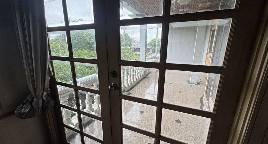 Haus zum Kauf mit 5 Zimmer in Bang Khae, Bangkok