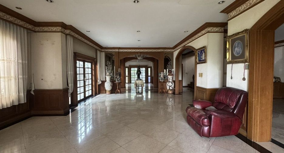 Haus zum Kauf mit 5 Zimmer in Bang Khae, Bangkok