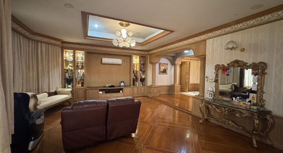 Haus zum Kauf mit 5 Zimmer in Bang Khae, Bangkok