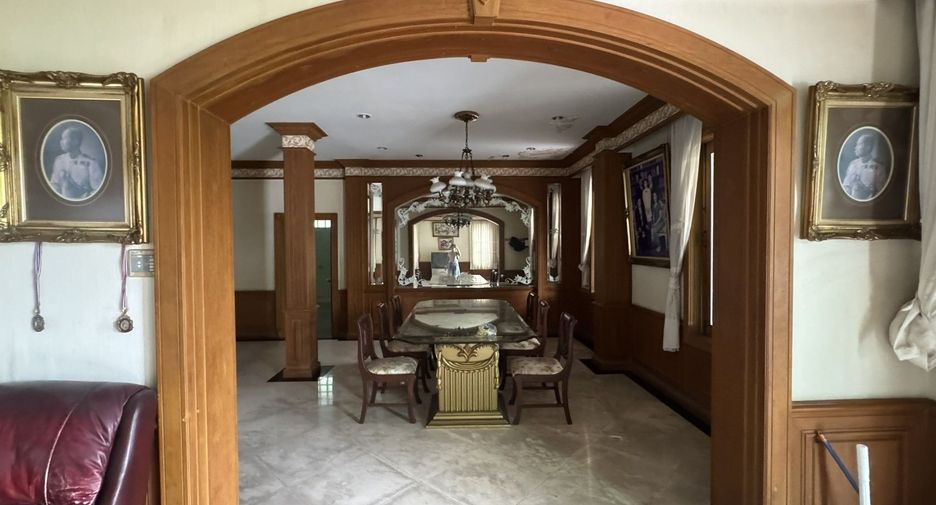 Haus zum Kauf mit 5 Zimmer in Bang Khae, Bangkok