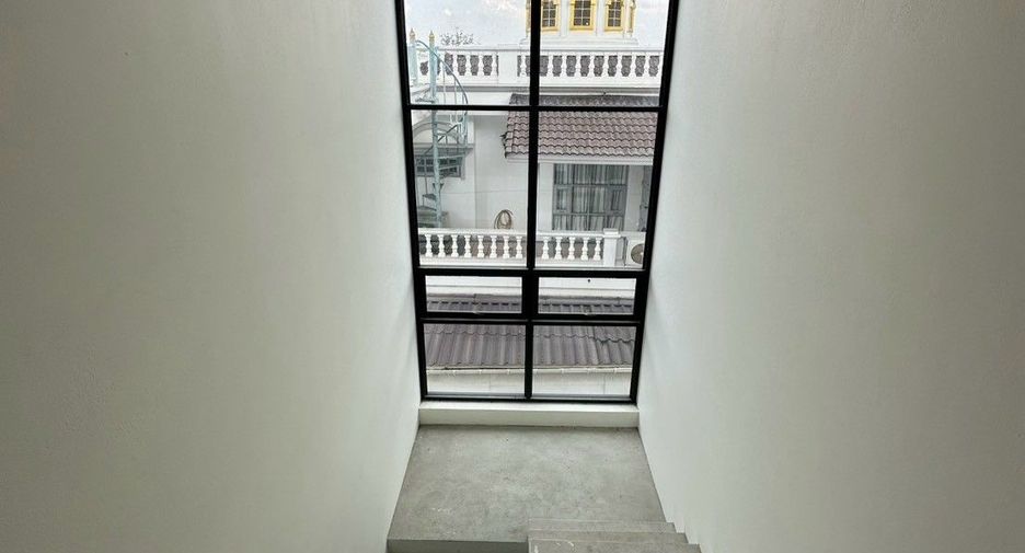 Haus zum Kauf mit 4 Zimmer in Bang Khae, Bangkok