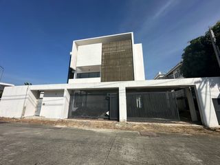 Haus zum Kauf mit 4 Zimmer in Bang Khae, Bangkok