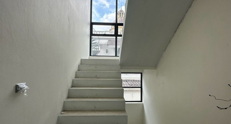 Haus zum Kauf mit 4 Zimmer in Bang Khae, Bangkok
