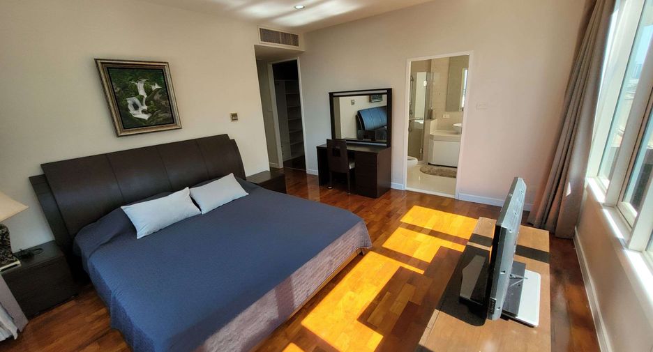 For rent 3 bedrooms condo in Khlong Toei, Bangkok