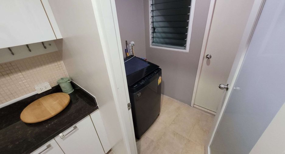 For rent 3 bedrooms condo in Khlong Toei, Bangkok