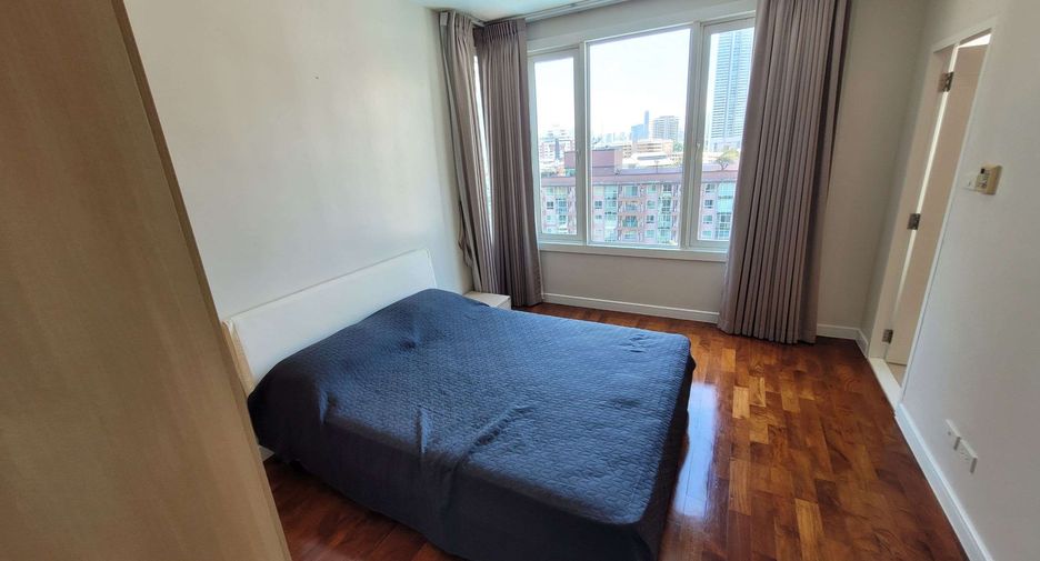 For rent 3 bedrooms condo in Khlong Toei, Bangkok