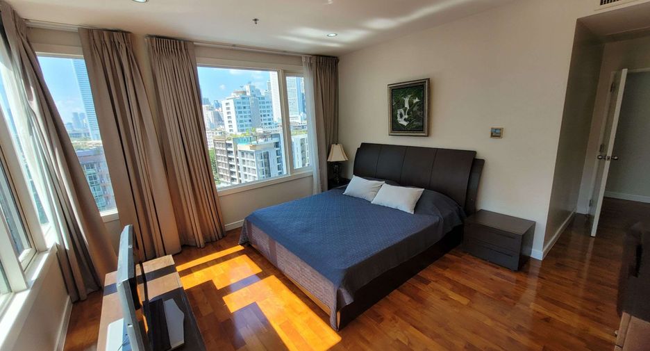 For rent 3 bedrooms condo in Khlong Toei, Bangkok