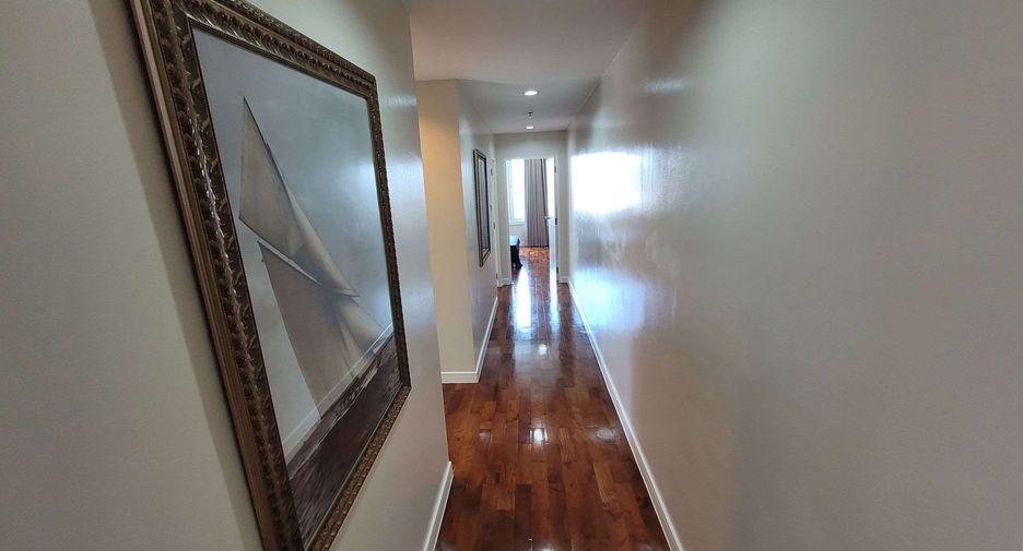 For rent 3 bedrooms condo in Khlong Toei, Bangkok
