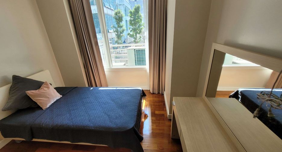 For rent 3 bedrooms condo in Khlong Toei, Bangkok