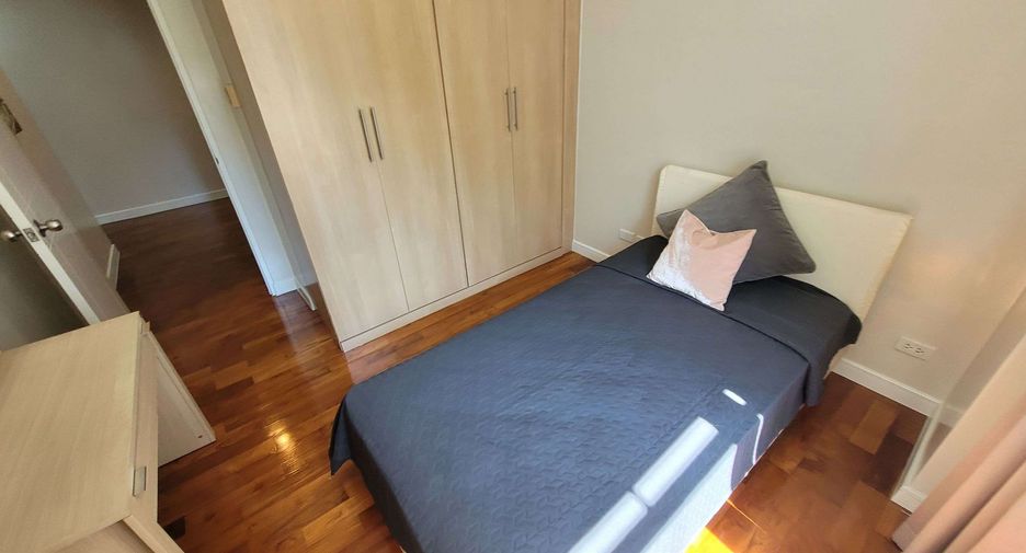 For rent 3 bedrooms condo in Khlong Toei, Bangkok