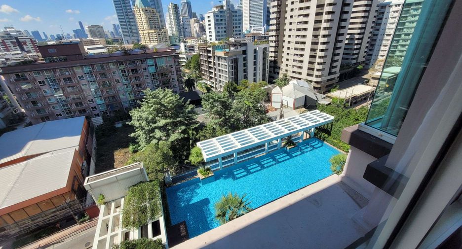 For rent 3 bedrooms condo in Khlong Toei, Bangkok