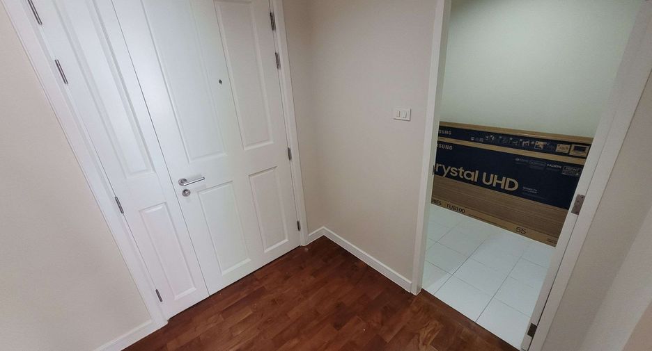 For rent 3 bedrooms condo in Khlong Toei, Bangkok