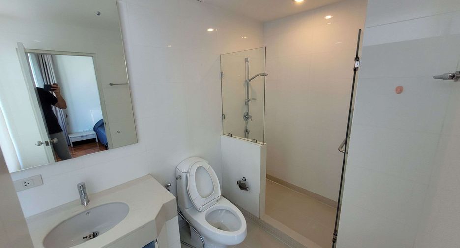 For rent 3 bedrooms condo in Khlong Toei, Bangkok