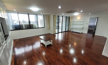For rent 3 bedrooms condo in Khlong Toei, Bangkok