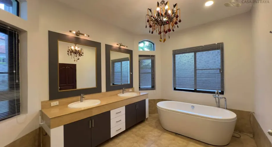 For sale 5 ベッドルーム villa in Phra Nakhon, Bangkok