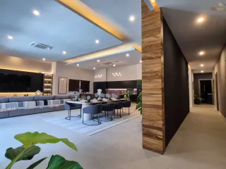 Villa en venta de 5 habitaciones en Bang Lamung, Chonburi