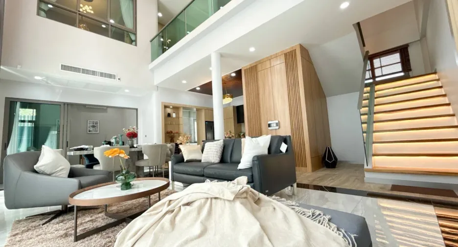 Villa en venta de 5 habitaciones en Bang Lamung, Chonburi