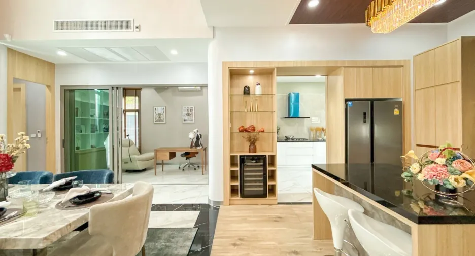 Villa en venta de 5 habitaciones en Bang Lamung, Chonburi