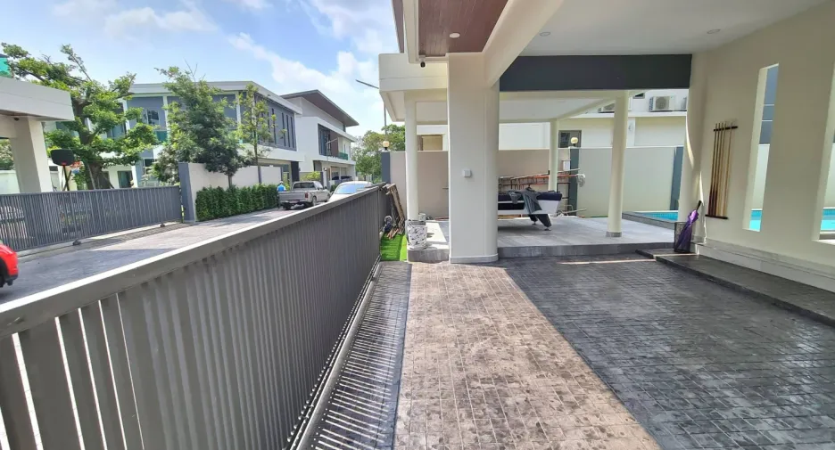 Villa en venta de 5 habitaciones en Bang Lamung, Chonburi