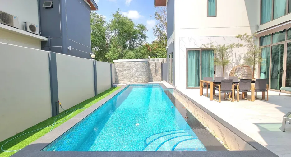 Villa en venta de 5 habitaciones en Bang Lamung, Chonburi