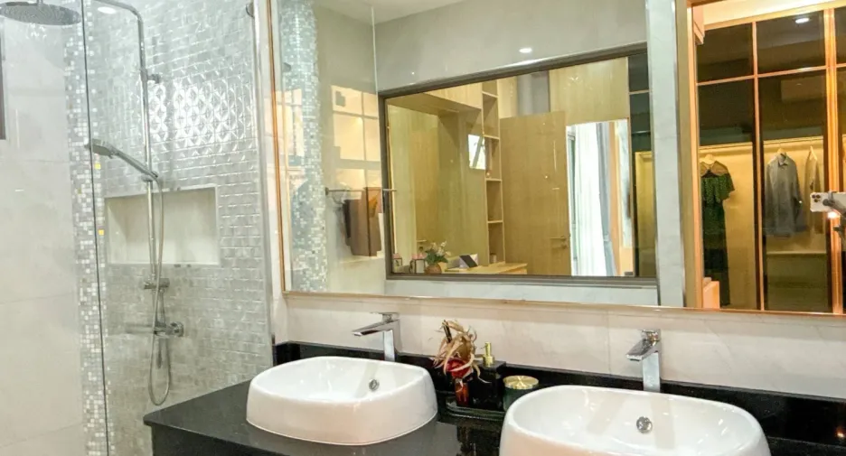 Villa en venta de 5 habitaciones en Bang Lamung, Chonburi