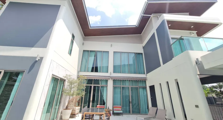 Villa en venta de 5 habitaciones en Bang Lamung, Chonburi