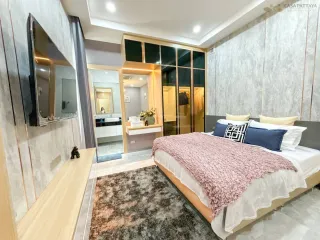 Villa en venta de 5 habitaciones en Bang Lamung, Chonburi