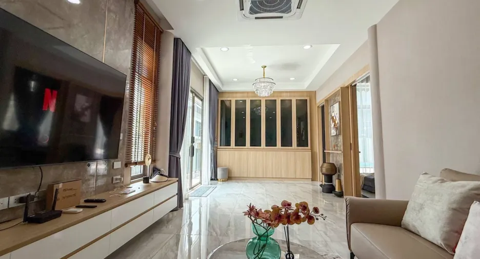 Villa en venta de 5 habitaciones en Bang Lamung, Chonburi