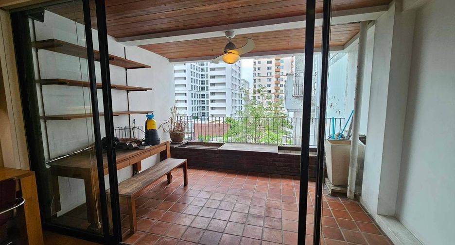 À vendre 2 chambres condo à Watthana, Bangkok