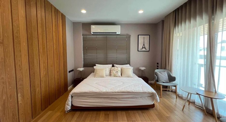 À louer 4 chambres maison à Khan Na Yao, Bangkok