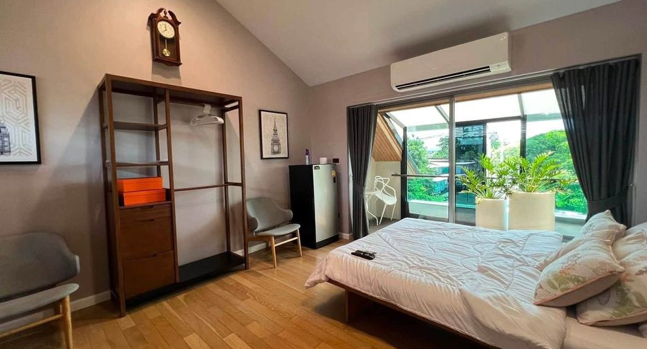 À louer 4 chambres maison à Khan Na Yao, Bangkok