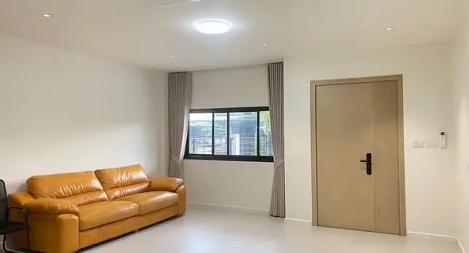 For rent 4 bedrooms townhouse in Lat Phrao, Bangkok