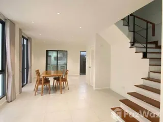 For rent 4 bedrooms townhouse in Lat Phrao, Bangkok