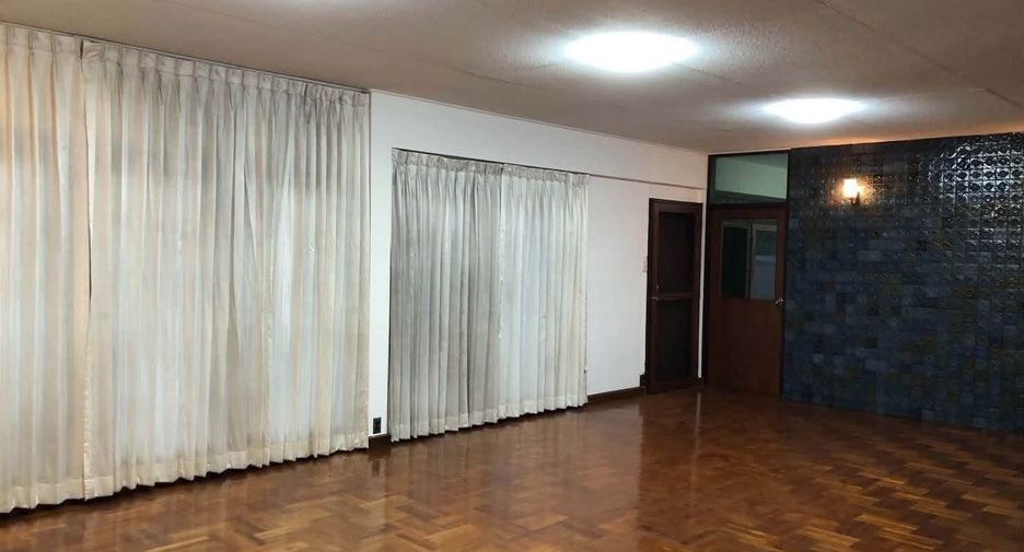 For rent 5 bedrooms house in Bang Na, Bangkok