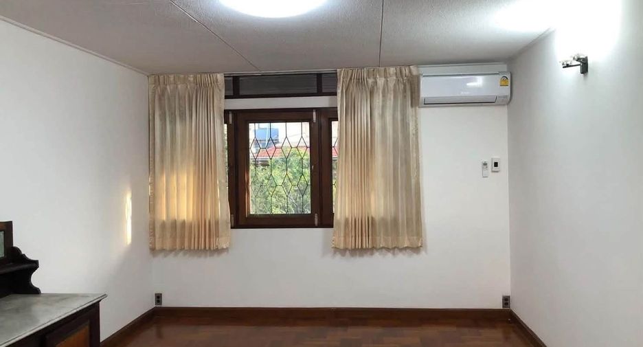 For rent 5 bedrooms house in Bang Na, Bangkok