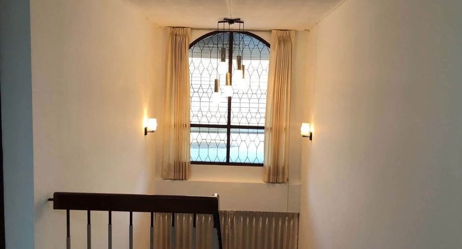 For rent 5 bedrooms house in Bang Na, Bangkok