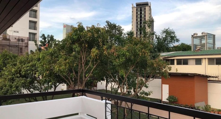 For rent 5 bedrooms house in Bang Na, Bangkok