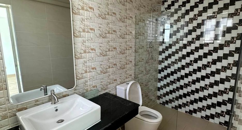 Casa en venta de 4 habitaciones en Saraphi, Chiang Mai