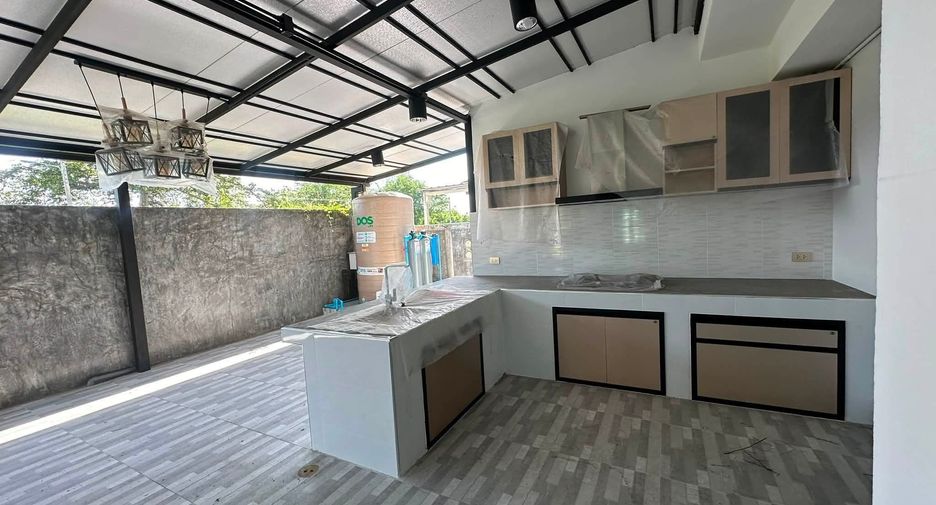 Casa en venta de 4 habitaciones en Saraphi, Chiang Mai
